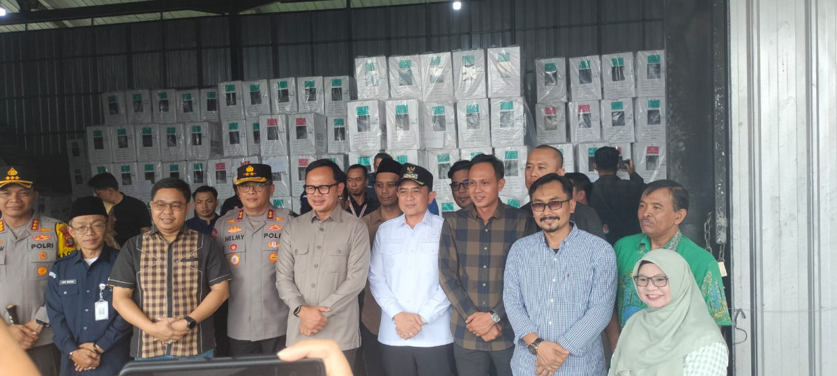 Wamendagri Tinjau Kesiapan Logistik Jelang Pilkada Serentak 2024 di Kota Bandar Lampung