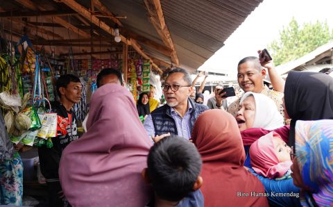 Mendag Zulkifli Hasan: Harga Barang Kebutuhan Pokok Pasar Kalianda Stabil dan Pasokan Terjaga