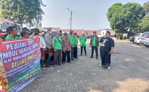 Masyarakat Desa Gedung Meneng, Way Kanan Gelar Aksi Solidaritas di Pengadilan Negeri Tanjung Karang