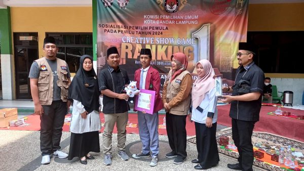 KPU Bandar Lampung Gelar Game Show Rangking 1 di SMA Al-Azhar 3