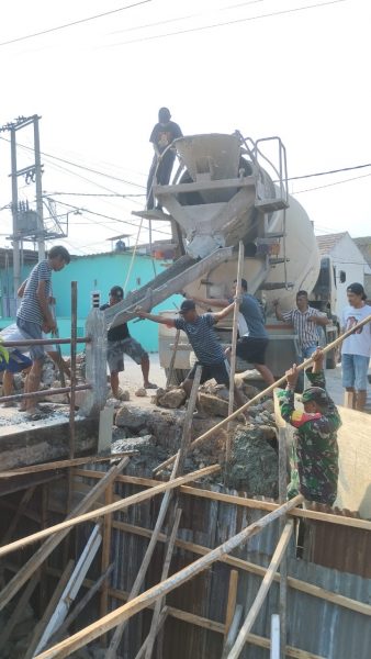 Sebagai Bentuk Kepedulian Terhadap Infrastruktur, Karang Taruna Perum Nuwou Sriwijaya Permai Gelar Kegiatan Gotong Royong