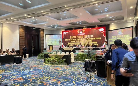 KPU Bandar Lampung Tetapkan Paslon Walikota Pertahana Eva – Deddy Menang Pilkada 2024