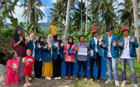 Tindak lanjut Pembekalan Hidup Bersih dan Sehat: Mahasiswa KKN UNILA Inisiasikan Pembuatan Bak Sampah Desa