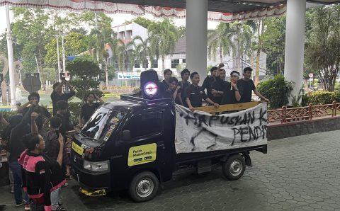 Dinilai Fasilitas Yang Tidak Memadai, BEM Unila Gelar Aksi Unjuk Rasa di Depan Rektorat Universitas Lampung