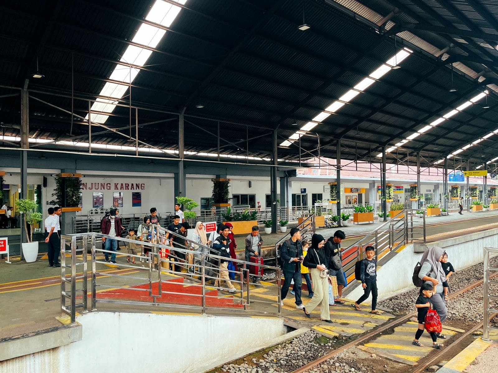 Volume Kendaraan Cendrung Meningkat di Masa Mudik Lebaran 2024, KAI Divre IV Tanjungkarang Imbau Pelanggan KA Berangkat Lebih Awal ke Stasiun