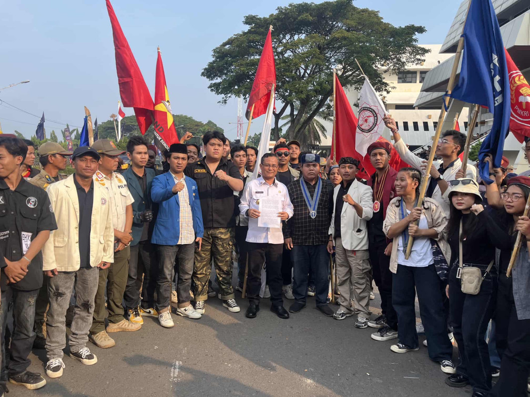 Sebanyak Puluhan Organisasi Kepemudaan Mahasiswa Geruduk Kantor Pemprov Lampung